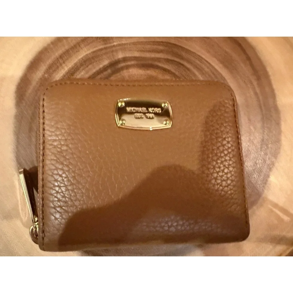 Michael Kors Jet Set Small Zip Around BiFold Leather Wallet Acorn Tan